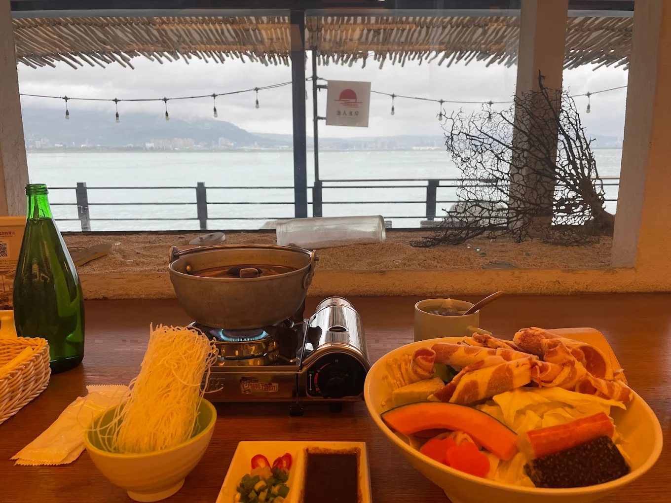 《風停在橋上》｜那天的淡水夕陽太溫柔，連海風都忘了趕路