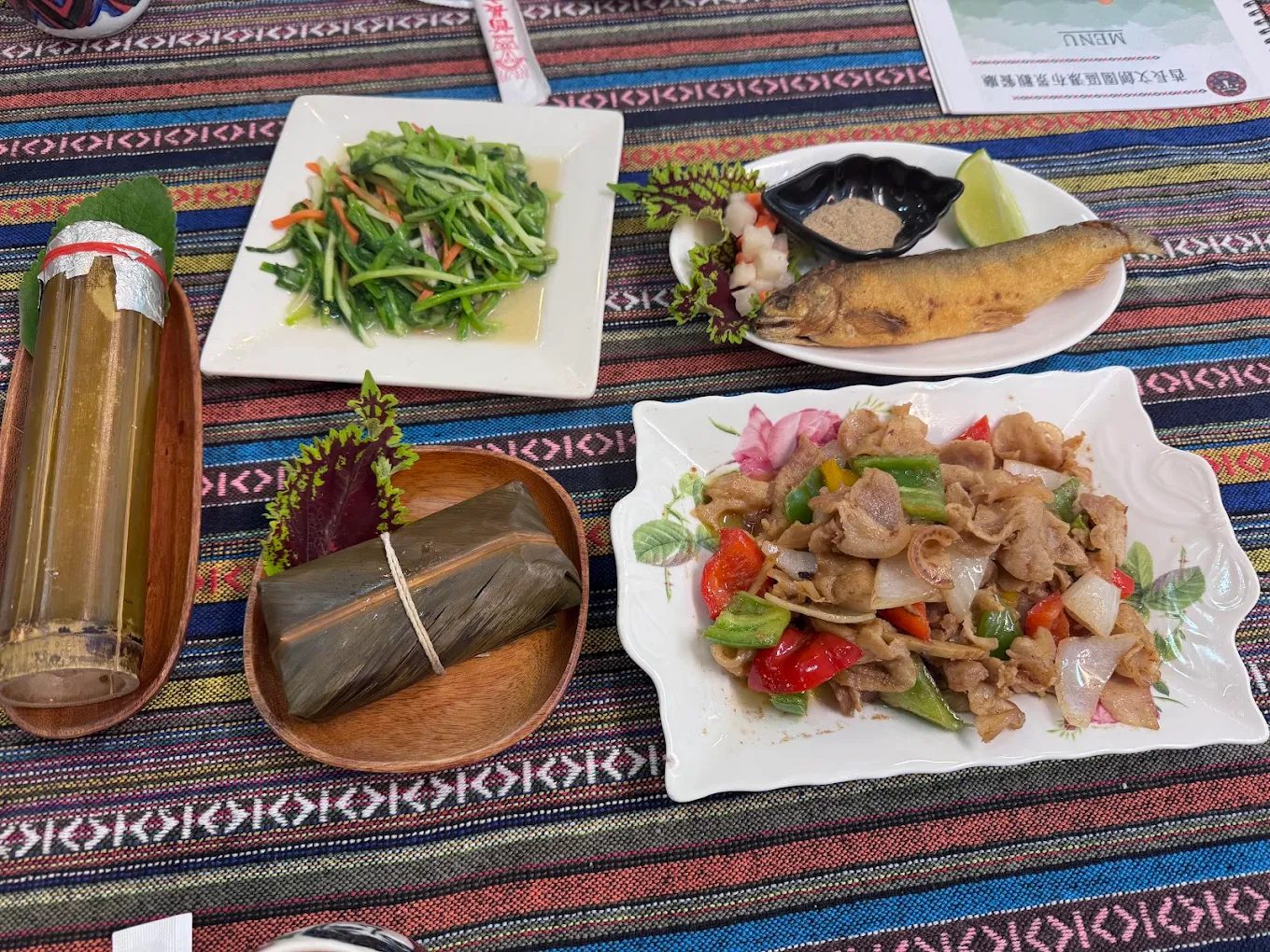 當城市開始冷，烏來老街正暖：一場山霧裡的溫泉約會