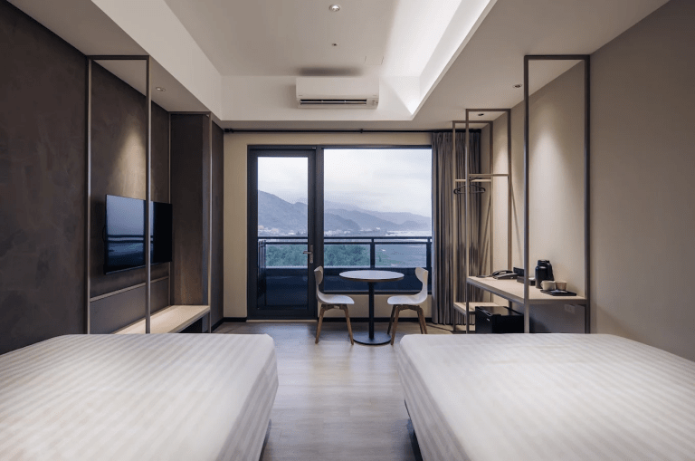 外澳的一場慢旅，住進一段靠海的時光，一夜在烏石港 OA HOTEL 的寧靜