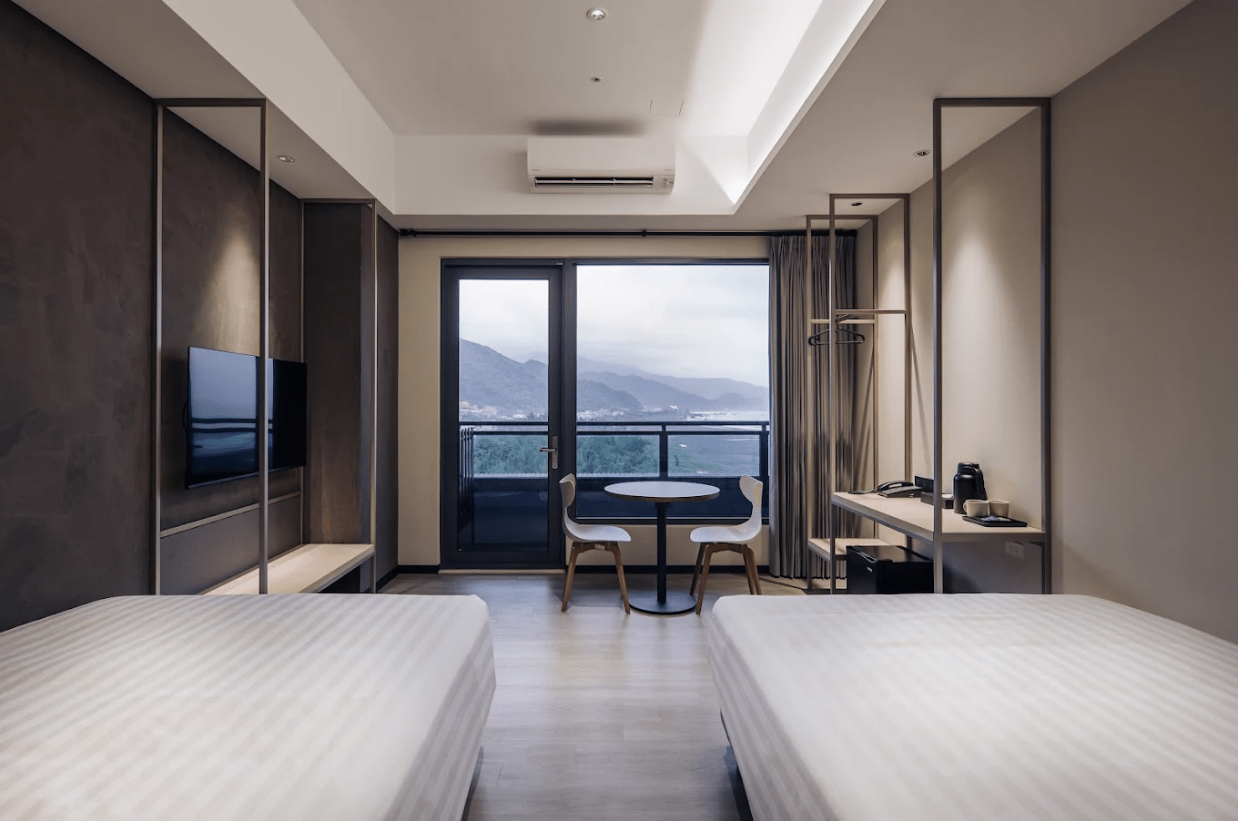 外澳的一場慢旅，住進一段靠海的時光，一夜在烏石港 OA HOTEL 的寧靜