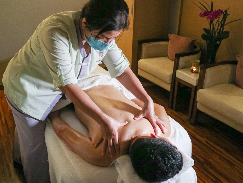 當夜色落在北投山林，走進麗禧溫泉酒店的白磺泉湯池慢慢放鬆自己