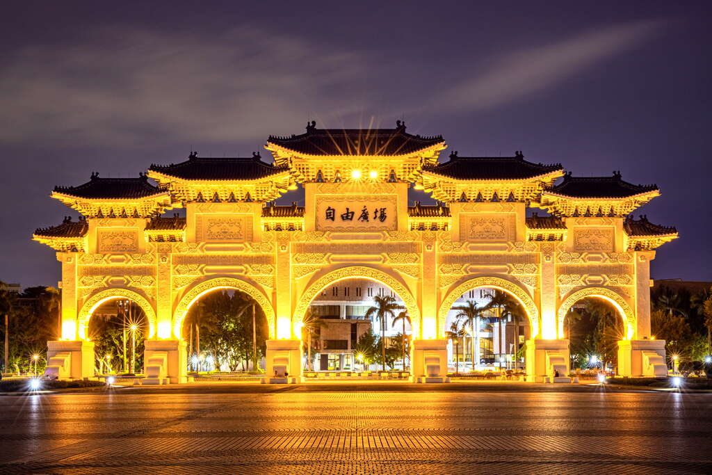 《這城市也在換班》｜從中正紀念堂衛兵交接，看見台北的秩序與浪漫