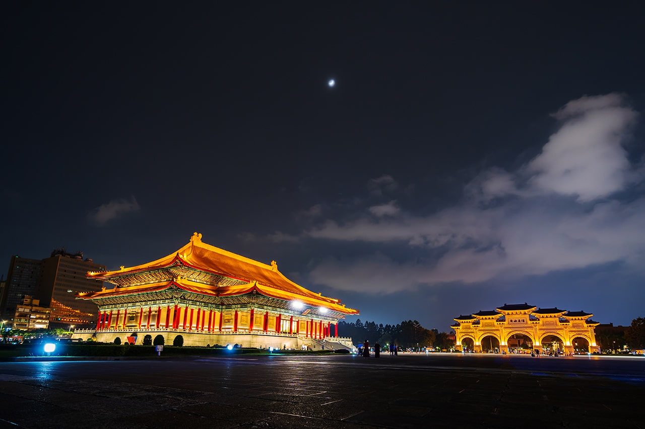 《這城市也在換班》｜從中正紀念堂衛兵交接，看見台北的秩序與浪漫