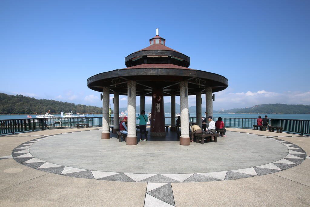 從水社碼頭啟程的日月潭遊湖時光，在山影之間緩緩展開