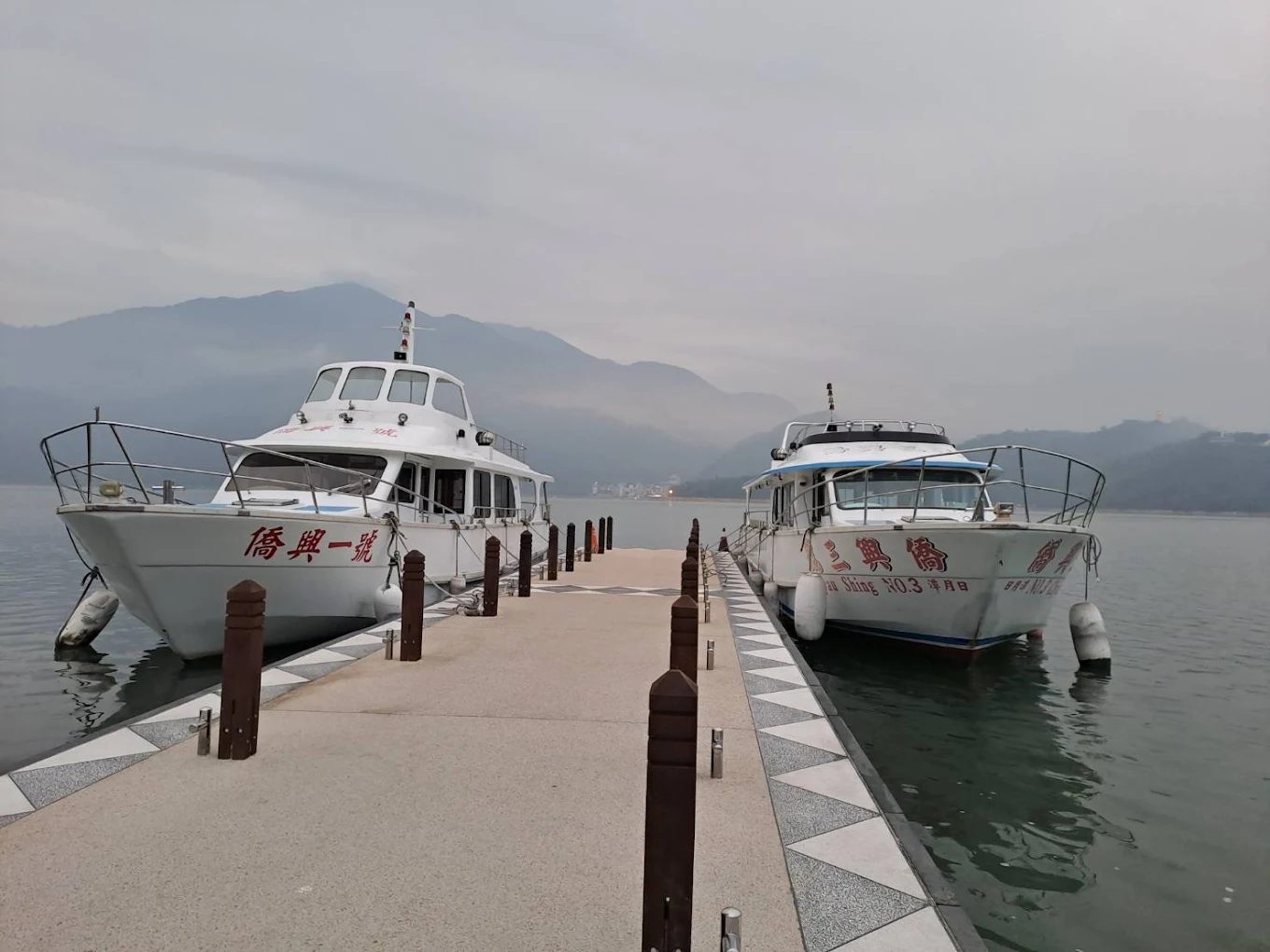 從水社碼頭啟程的日月潭遊湖時光，在山影之間緩緩展開