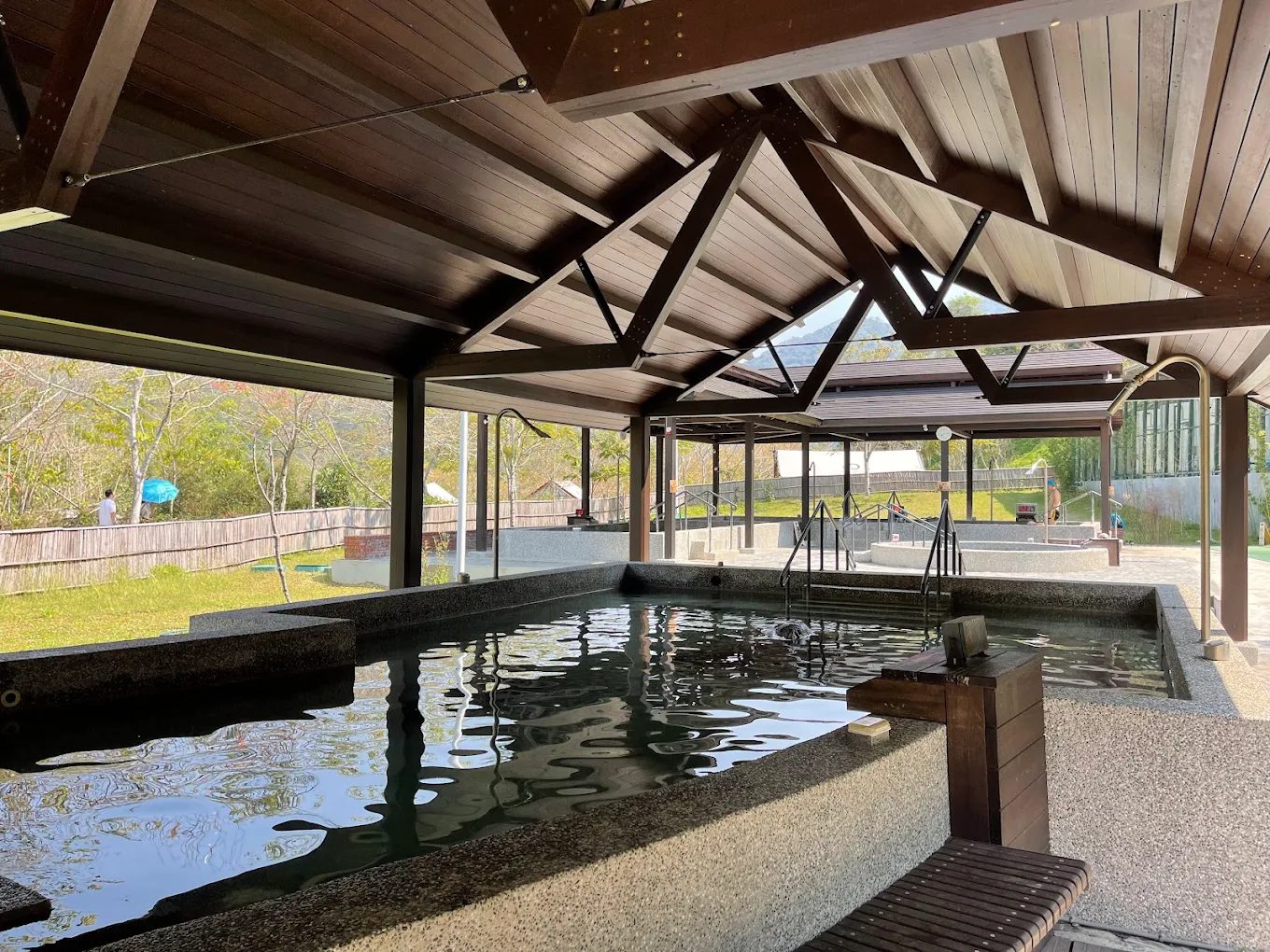 🌿 高雄六龜遠山望月溫泉營區|在山林裡泡湯、露營、賞星空,一次收錄療癒假期