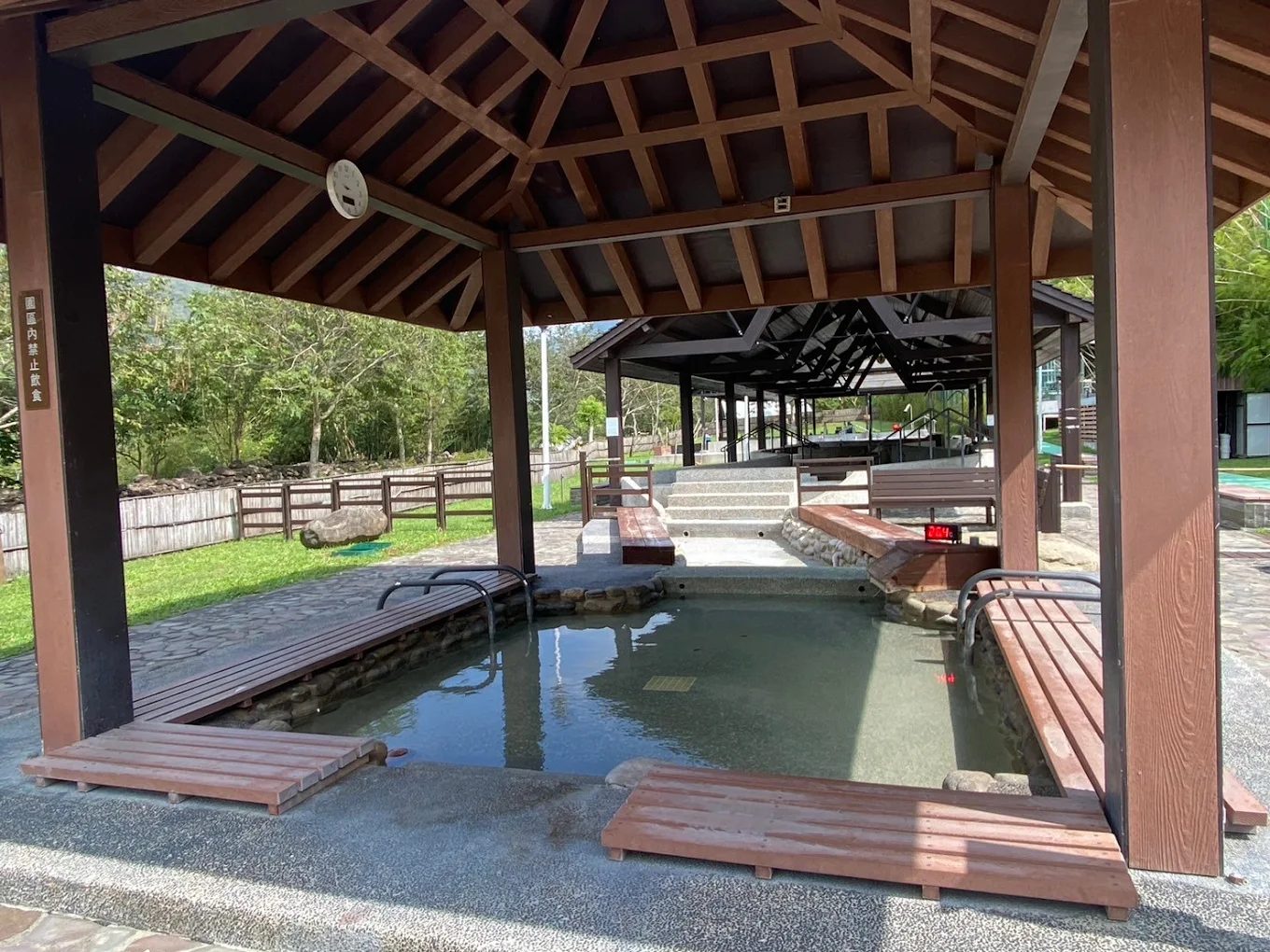 🌿 高雄六龜遠山望月溫泉營區|在山林裡泡湯、露營、賞星空,一次收錄療癒假期