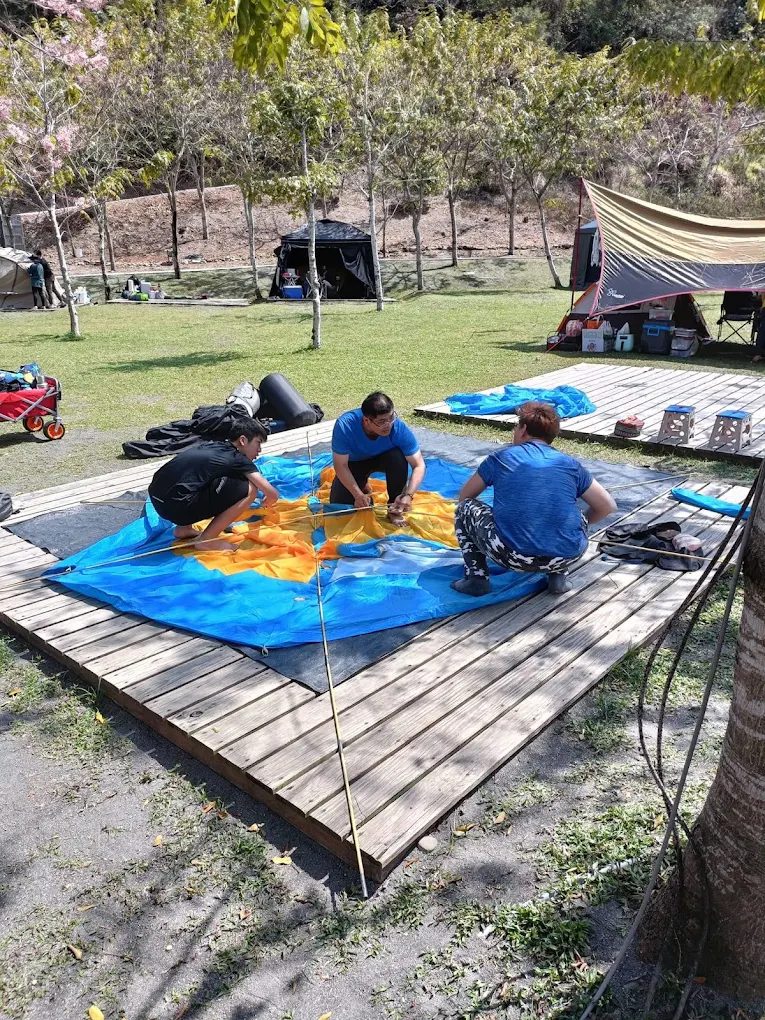 🌿 高雄六龜遠山望月溫泉營區|在山林裡泡湯、露營、賞星空,一次收錄療癒假期