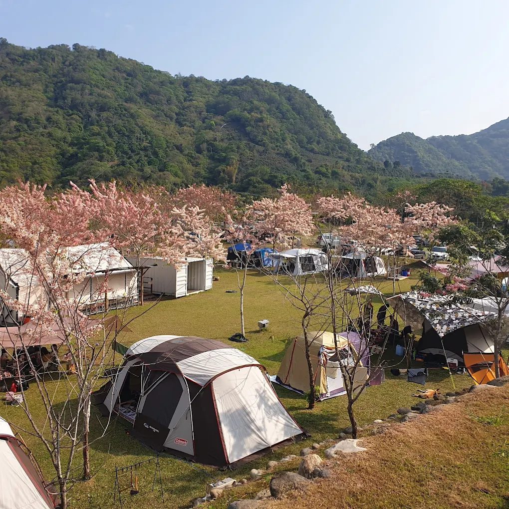 🌿 高雄六龜遠山望月溫泉營區|在山林裡泡湯、露營、賞星空,一次收錄療癒假期