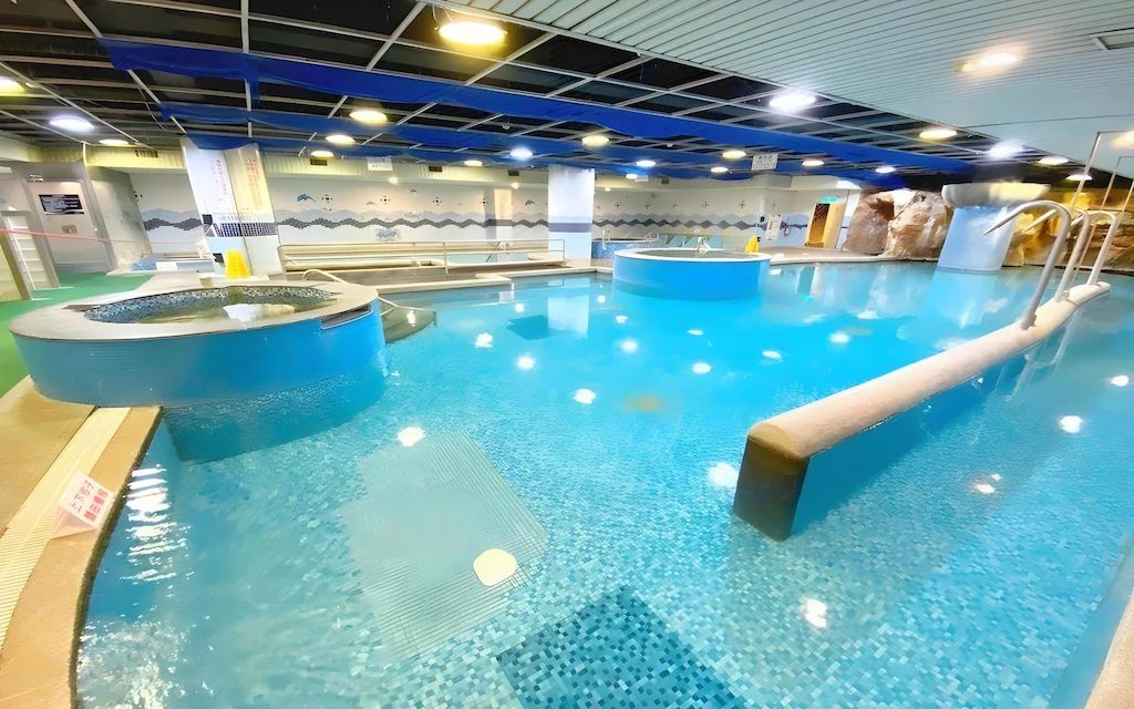 一邊泡湯一邊看山，原來「放鬆」也可以這麼具體。谷關的雲，像夢一樣