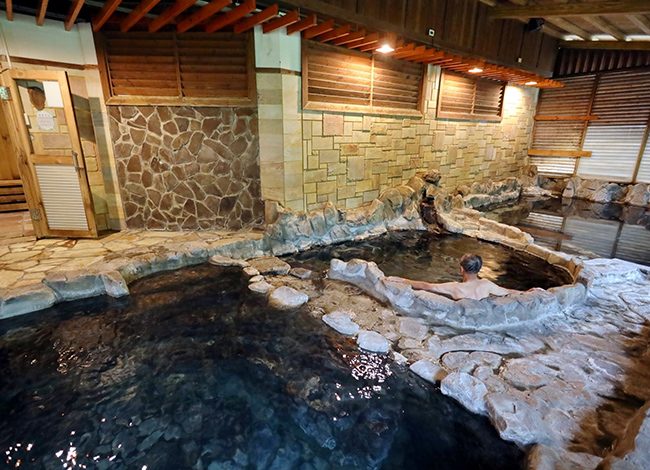 這一池溫泉，比追劇更解壓。谷關龍谷觀光飯店，教我怎麼慢下來