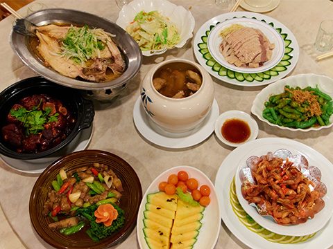 走進台中谷關山霧清晨，在龍谷觀光飯店泡一池溫泉，看山谷慢慢醒來