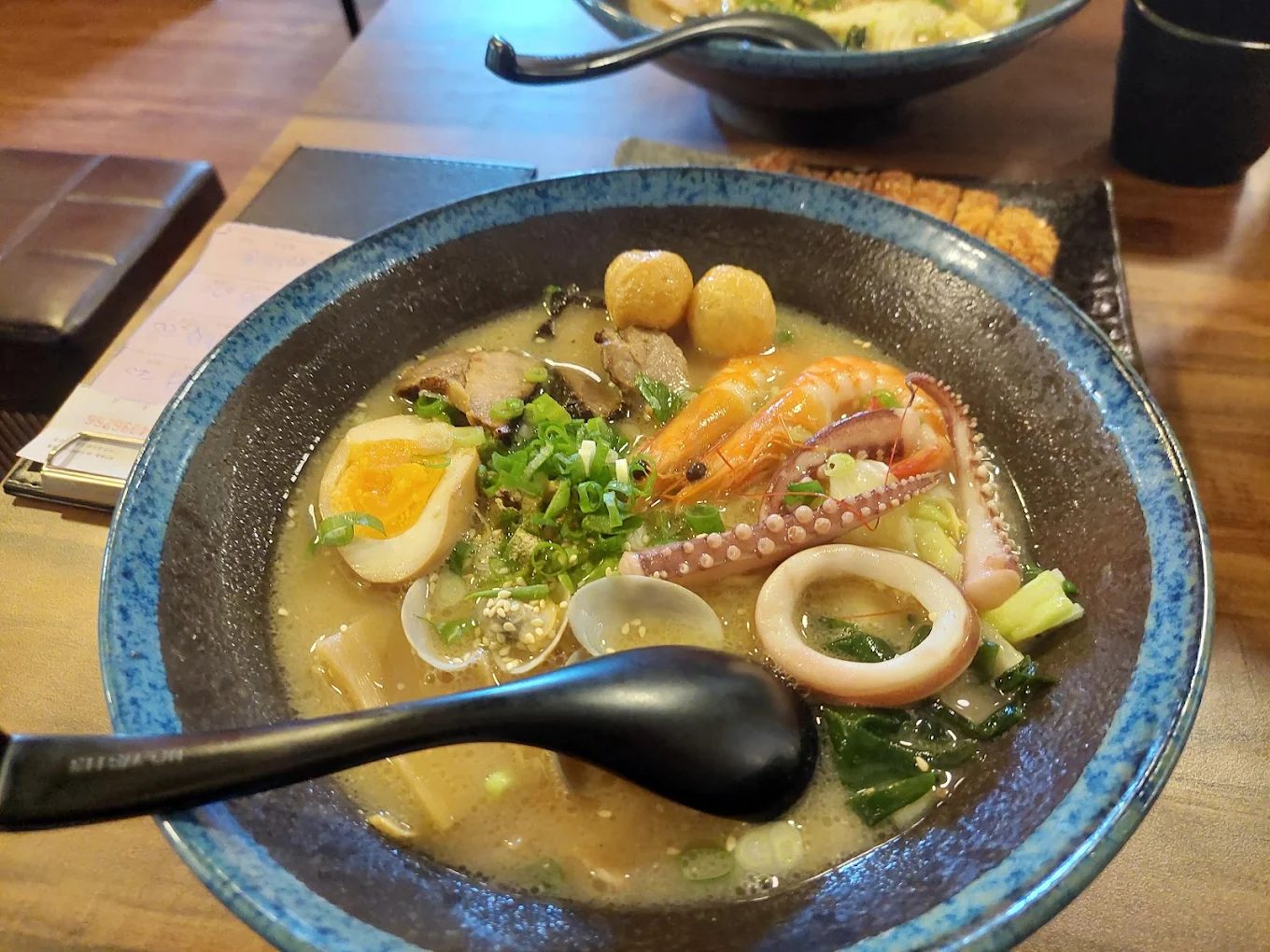 在北投溫泉白霧瀰漫的山城裡找一間喜歡的飯店，安靜待上一整晚