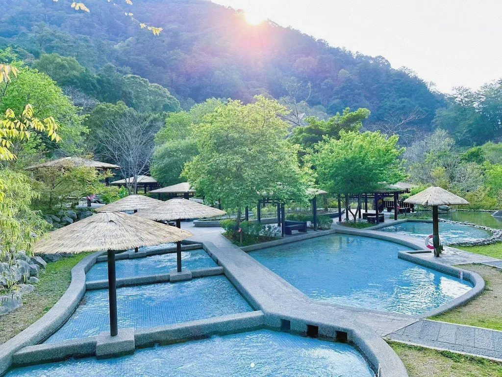 把一天交給谷關溫泉山城,在溪谷與林影之間找到剛剛好的放鬆方式