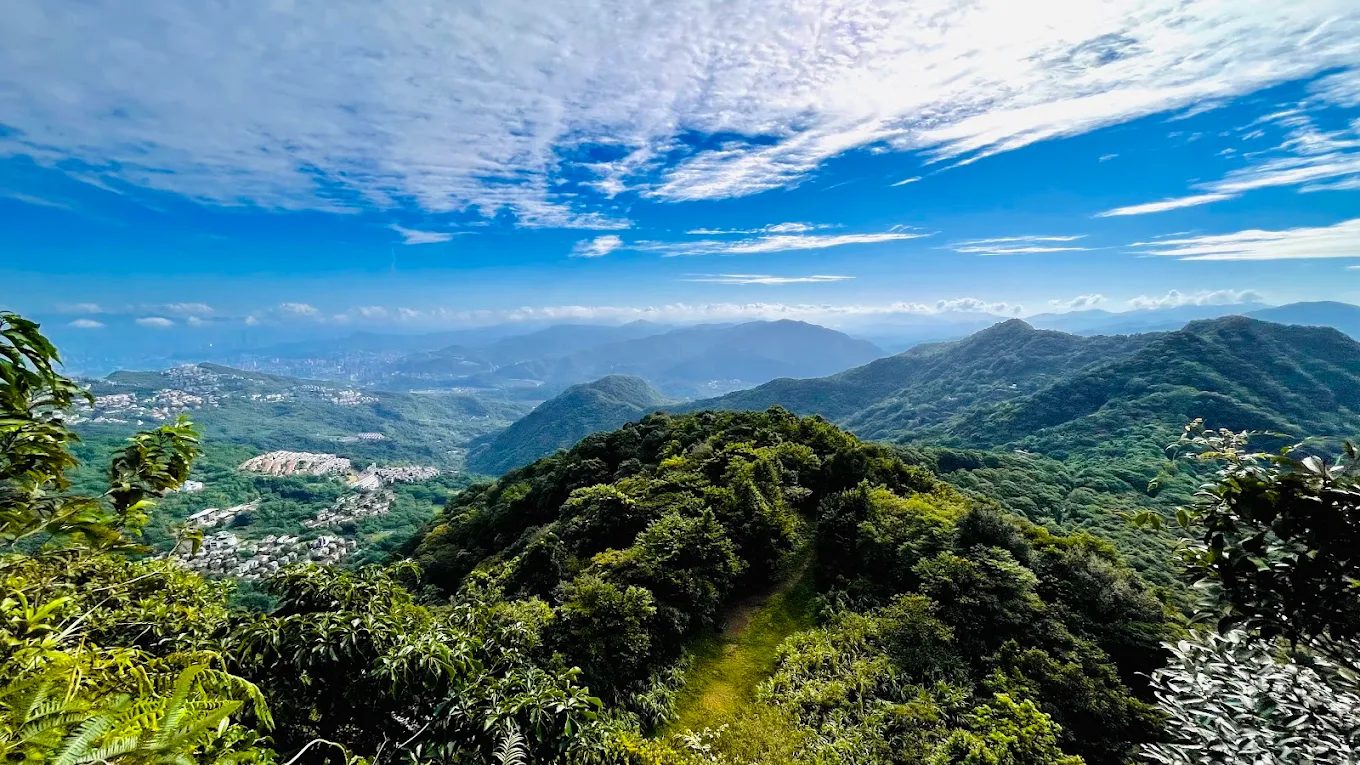 山沒有語言，卻懂得療癒人心——我從風裡、雲裡、光裡，慢慢取回自己的能量
