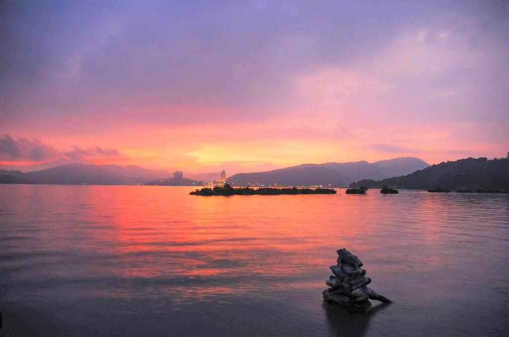 紅茶先入口、夕陽再上桌：伊達邵碼頭，最會餵飽靈魂的街區