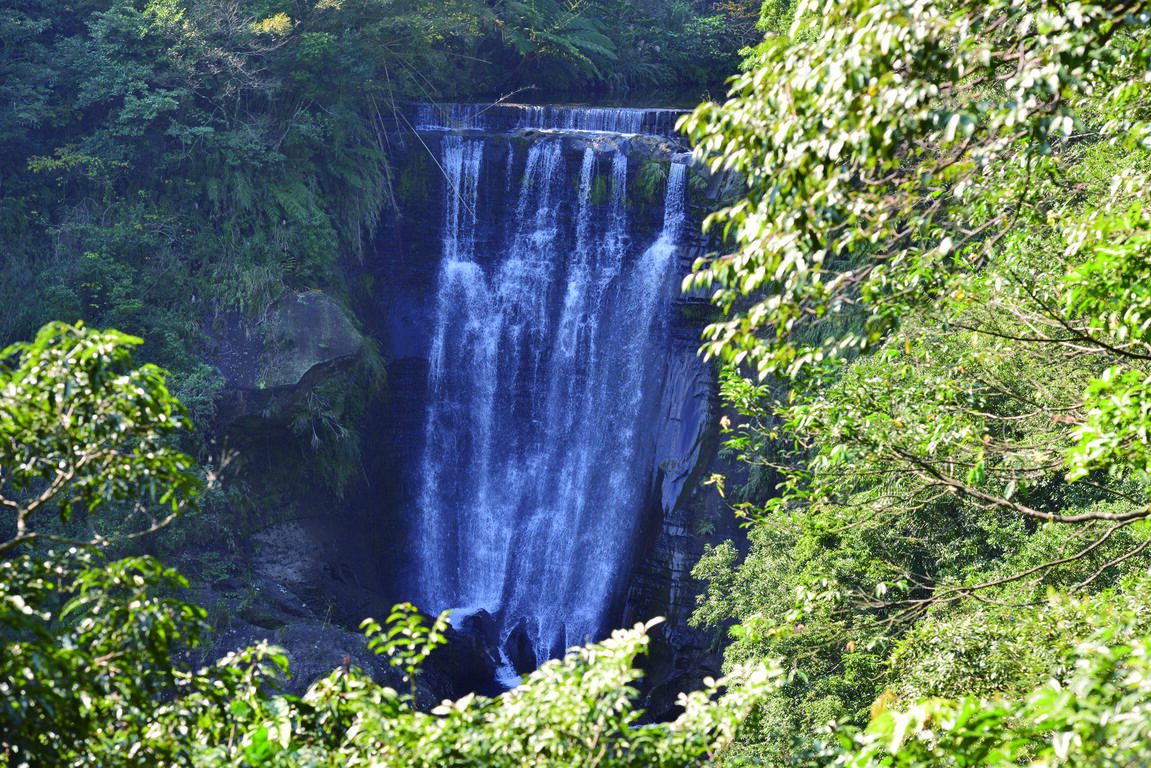 三條瀑布,一節車廂的距離:三貂嶺步道把夏天拉長了