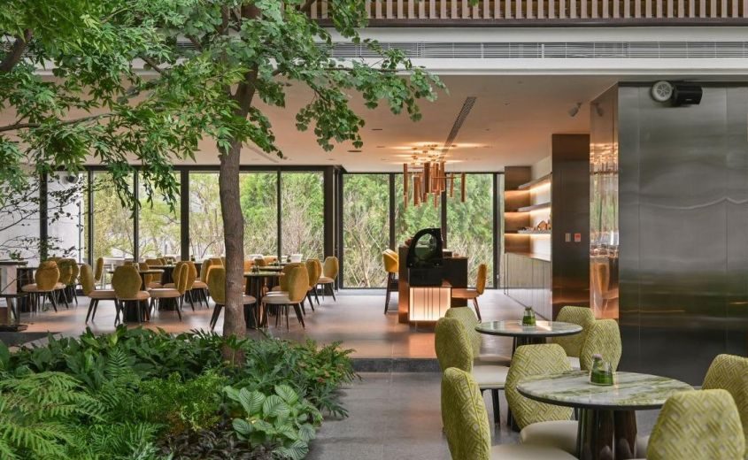 在日月潭湖光雲霧之間入住漢來日月行館,把一晚交給溫泉與山水慢慢展開