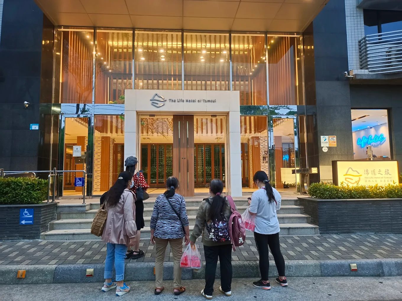 🚇 搭捷運就能到的度假秘境！淡水淶滬文旅 Hotel de Art Life：$1,480 起住進最美夕陽設計旅館