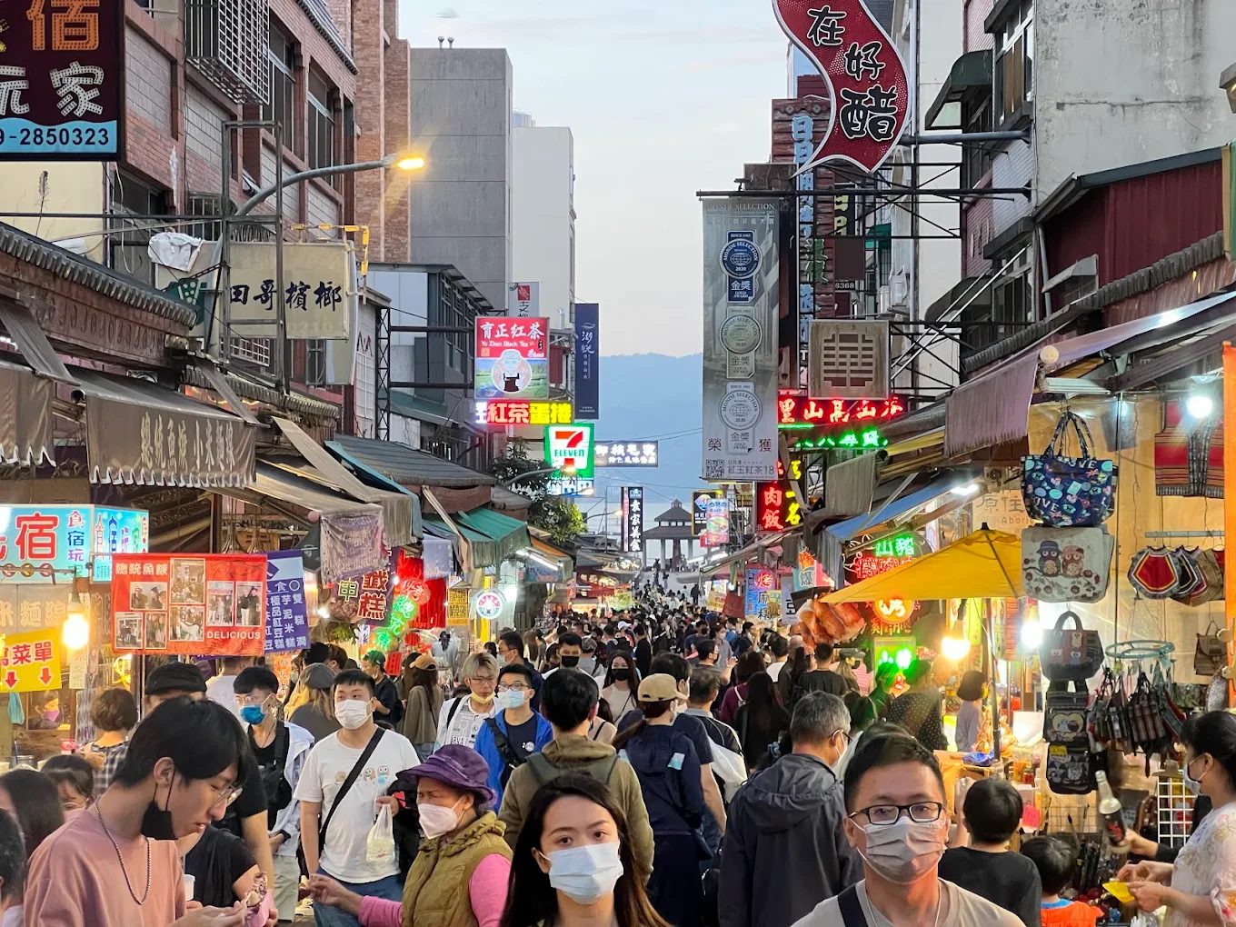 🌅 探索日月潭老街魅力|伊達邵商圈、車埕老街、水社碼頭與紅茶一條街完整旅遊懶人包