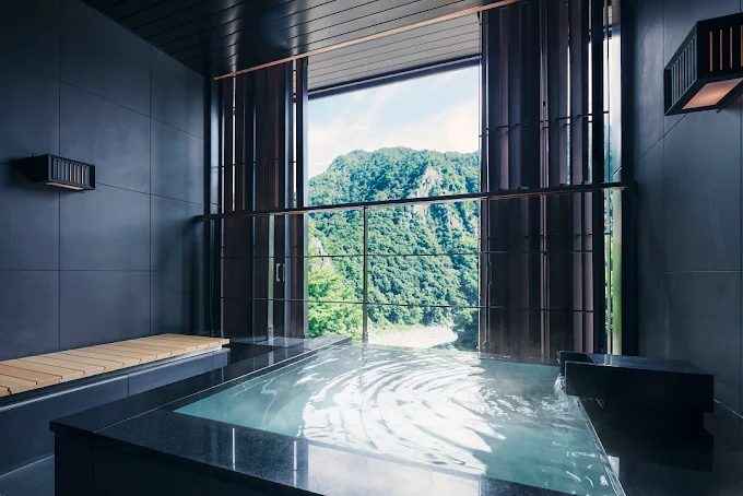 把台中溫泉旅程拉長一點，從城市邊緣走進谷關山霧與溪聲之間