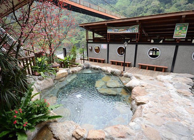 把週末留給台中谷關溫泉，在山林與水氣之間慢慢放鬆自己