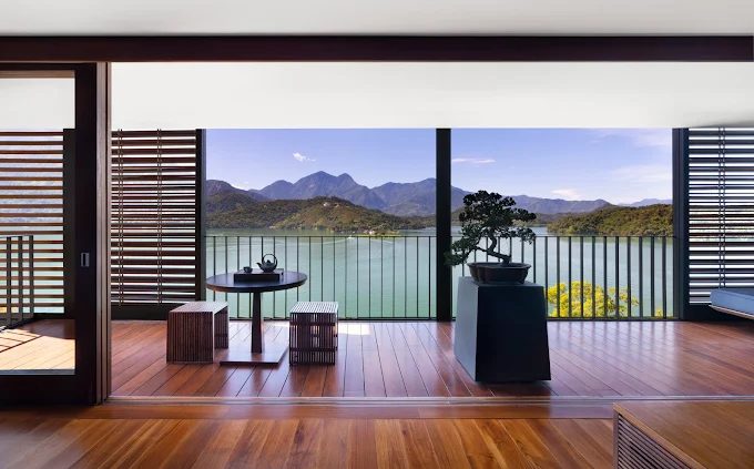 日月潭清晨霧氣輕落湖面,我走進南投湖景住宿與森林旅宿之間慢慢安靜下來