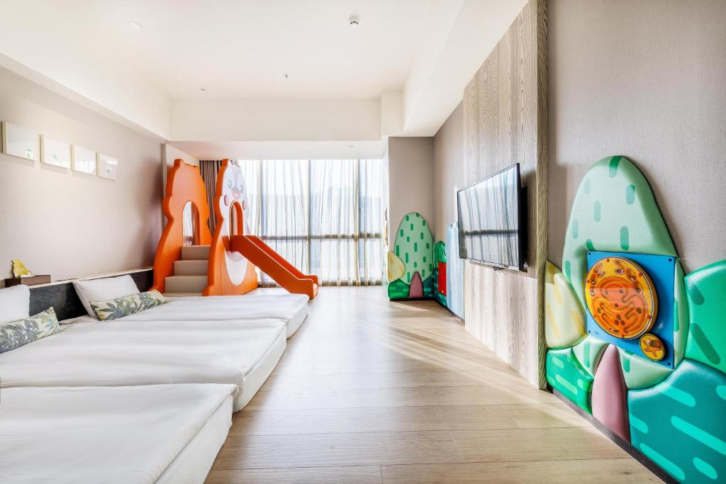 帶著家人住進嘉義新悅花園酒店，旋轉木馬、花園步道與早餐香氣，一場充滿笑聲的假期