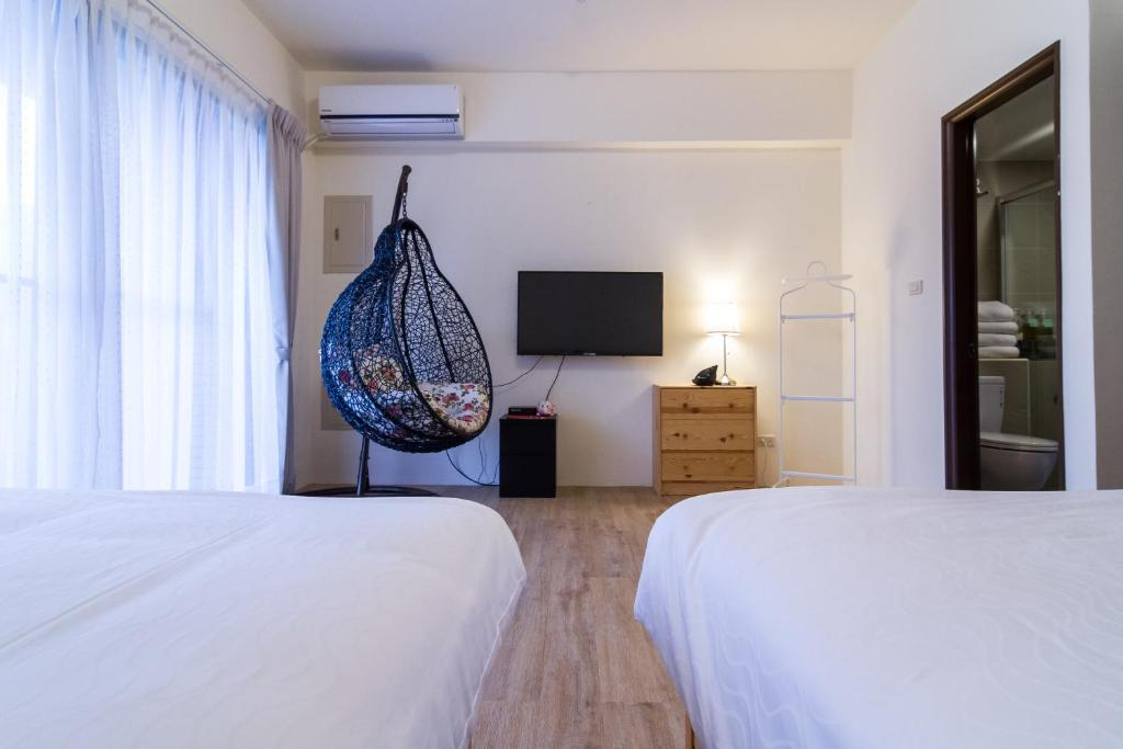 站在烏石港望向龜山島的藍色清晨,入住頭城海景旅宿慢慢展開一天