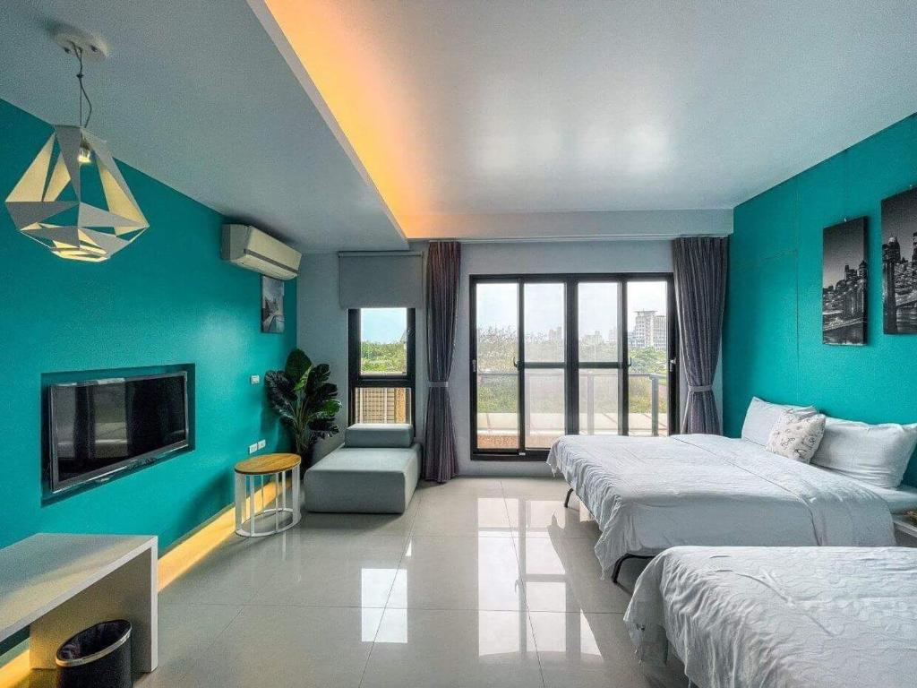 站在烏石港望向龜山島的藍色清晨,入住頭城海景旅宿慢慢展開一天