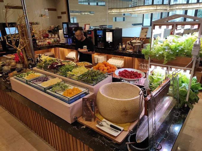 在礁溪車站旁慢慢泡進溫泉霧裡，川湯春天旗艦館的一夜親子與放鬆時光