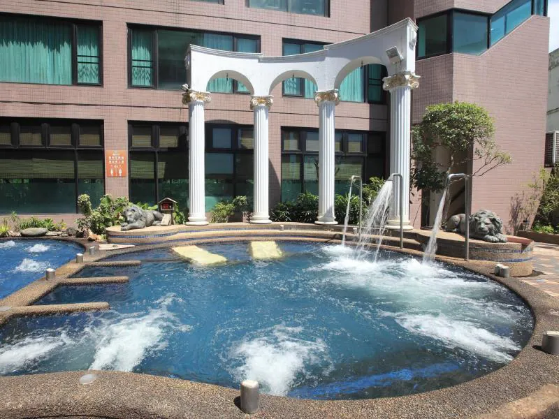 走進礁溪溫泉核心區,在山泉飯店過一個只屬於泡湯的慢日子