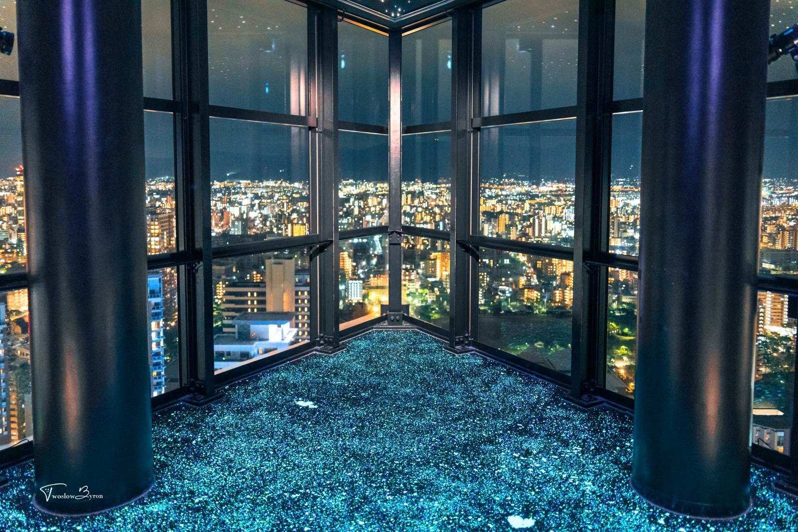 周末衝一波 不用忍受東京大阪的擁擠 飛機咻一下就到了 更厲害的是機場到市區只需要15分鐘