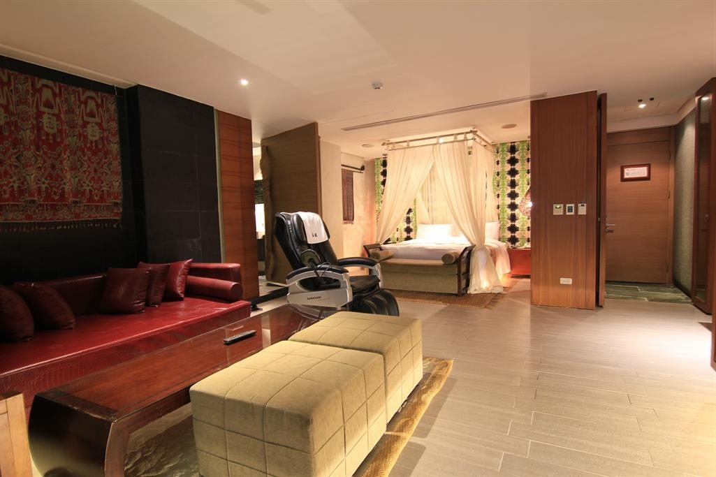 「泡進雲端不開會」！在谷關露泉渡假溫泉館，山霧就是你唯一的訊號