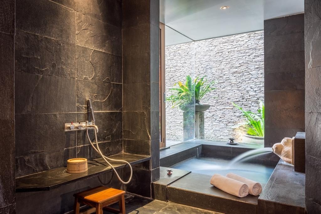 「泡進雲端不開會」！在谷關露泉渡假溫泉館，山霧就是你唯一的訊號