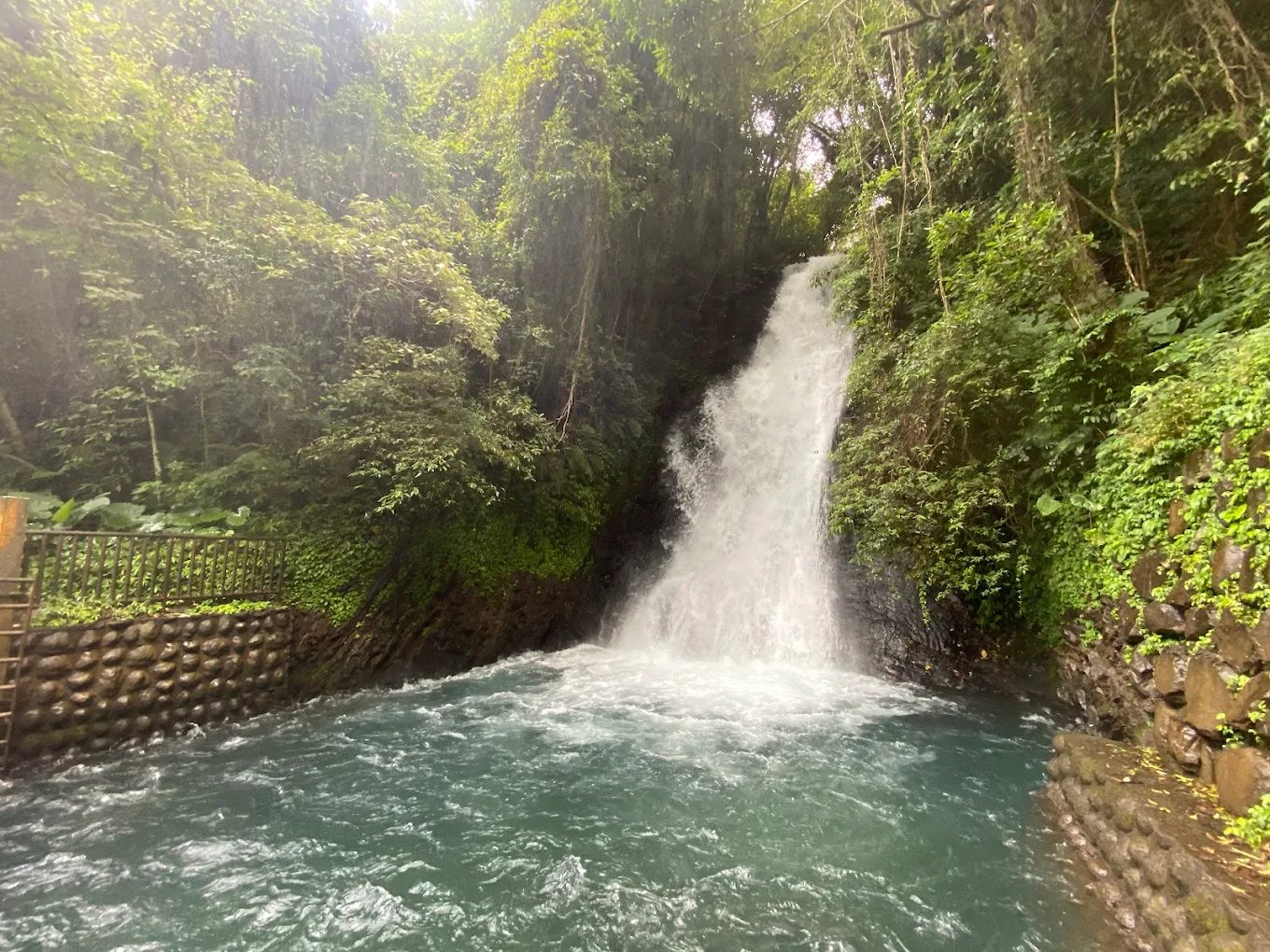能高瀑布能量滿格、月牙灣浪漫加溫！南投三大秘境讓你補滿心靈電力