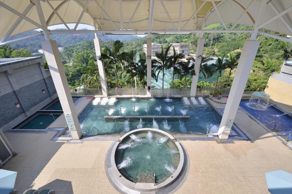 這間日光真的會發光！藏在台中山裡的溫泉度假天堂