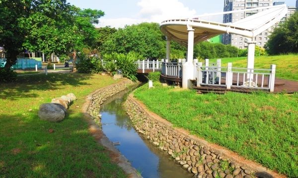 融合傳統意象與現代線條的水圳廣場公共藝術設計