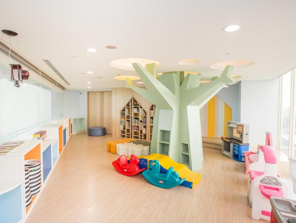 晚霞、湯氣、城市燈火：那晚我在台中烏日，泡了一場名為放鬆的湯