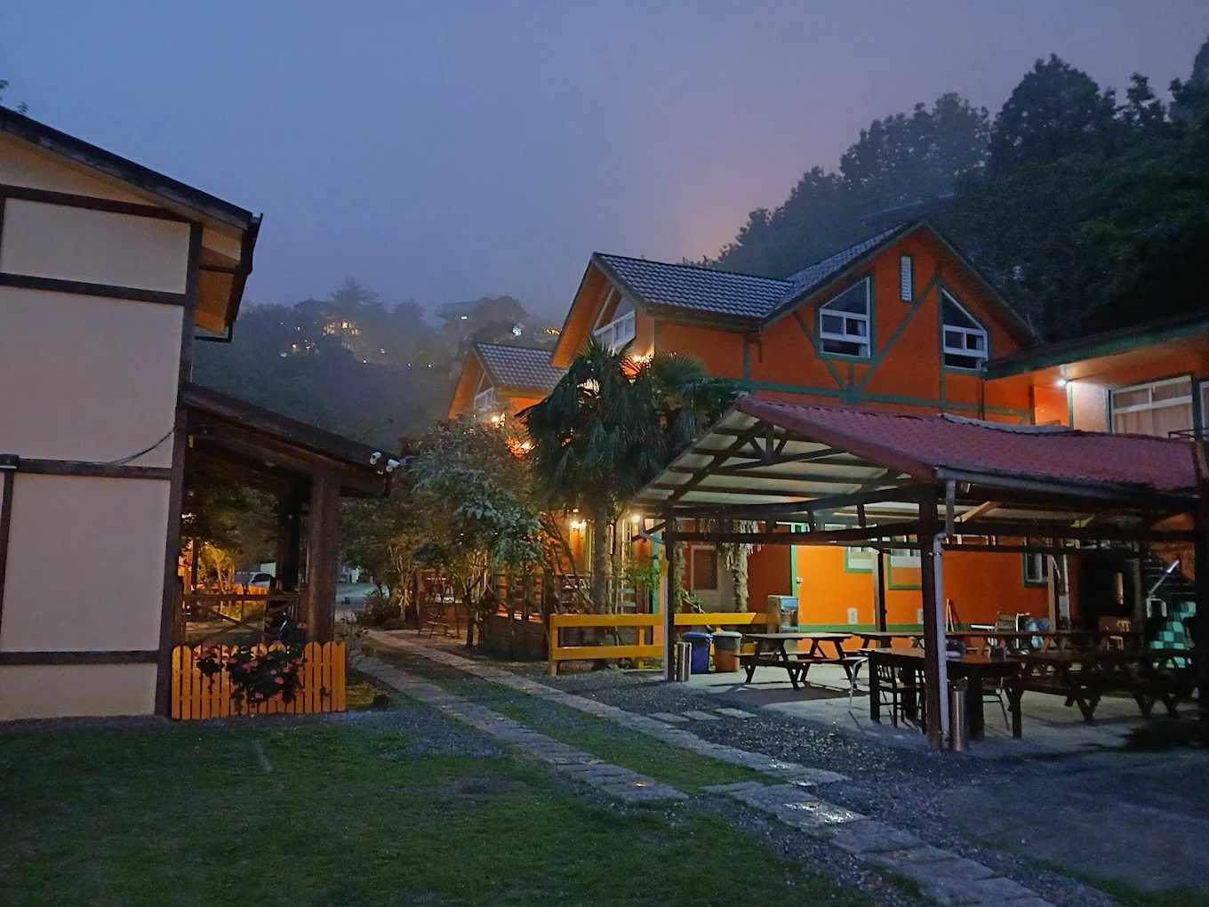 🌿 南投清境高山療癒小旅行！一泊千元住進群山懷抱的【清境之星樂活莊園】