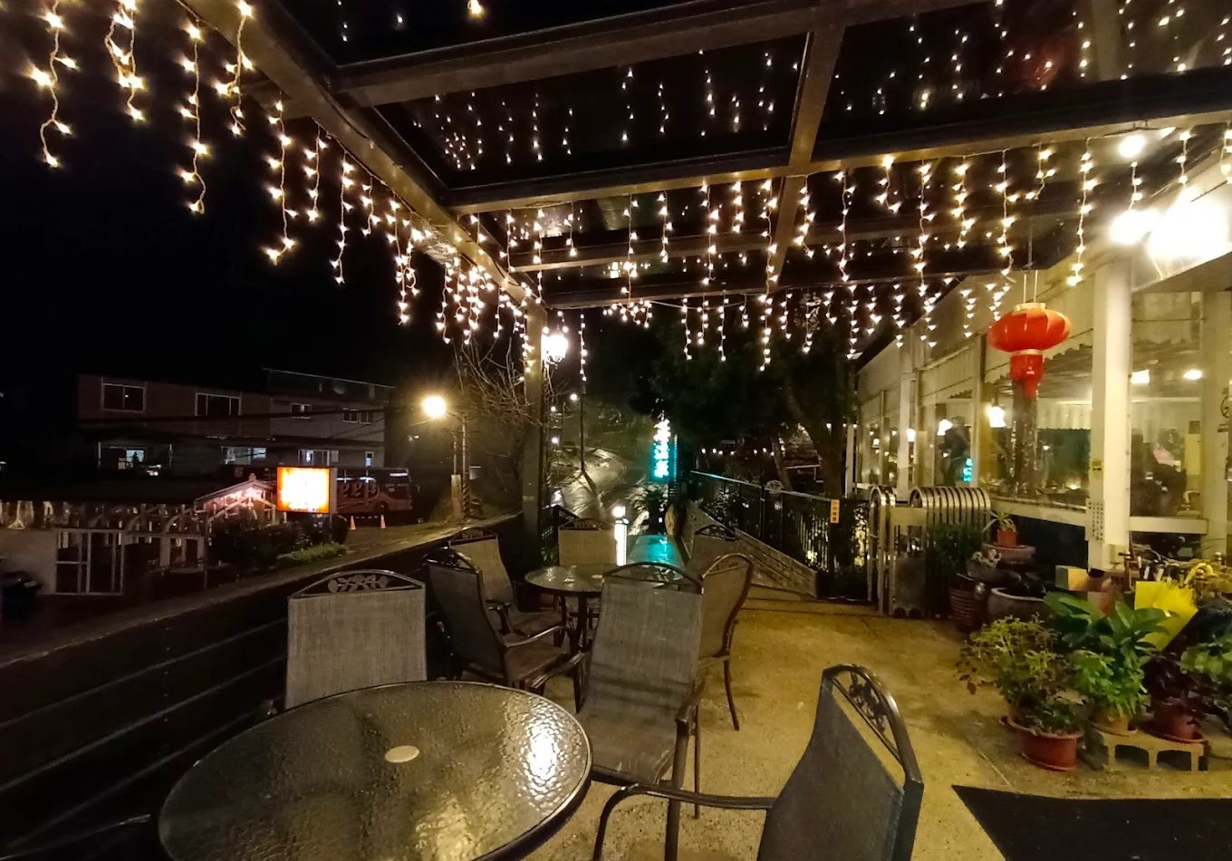 🌿 烏來泡湯住宿推薦｜泉世界溫泉會館一泊二食 $2,499 起