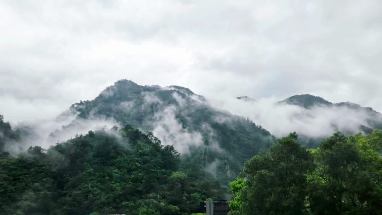 想徹底放鬆身心嗎？ 🌿 雲海環繞的歐風秘境！谷關麗池山水飯店超值住宿 $2,999 起