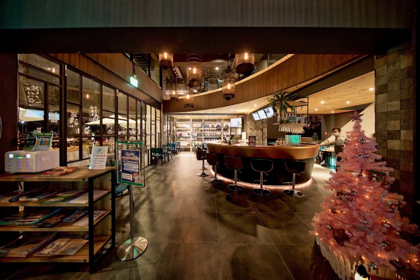 🚄 台中烏日住宿首選｜康茵行旅 $1,580 含早餐，全齡友善又超值！