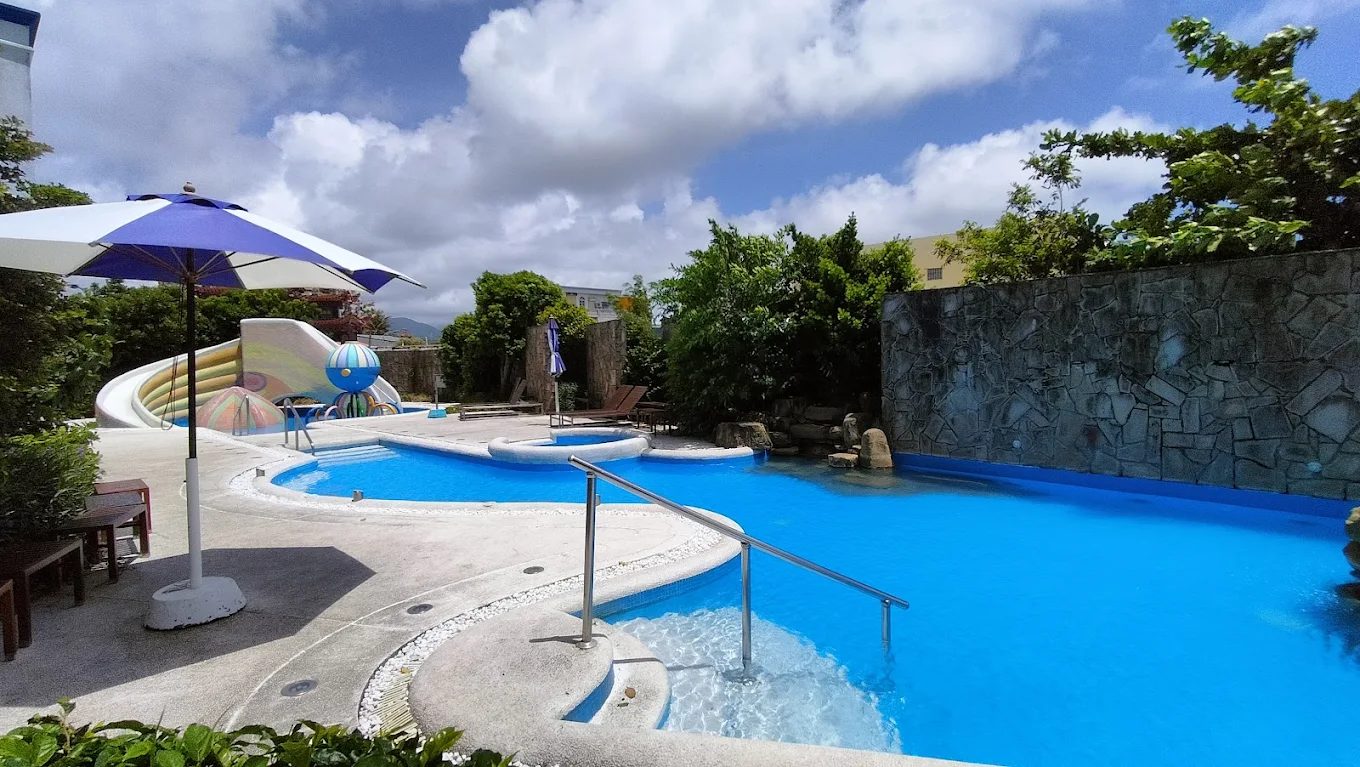 🏖️ 暑假親子旅行首選｜墾丁長灘休閒飯店 $2,780 起！海景房＋親子樂園一次滿足