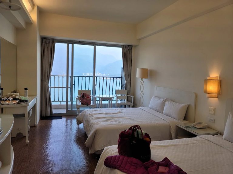 🌅 高樓湖景第一排！日月潭淶滬文旅家庭房住宿券限時優惠 $3,580 起