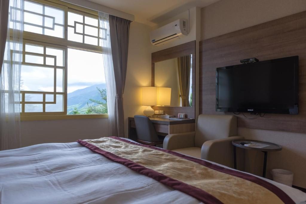 雲頂天宮真的存在!梨山賓館一夜住進群峰之巔,推窗就是雲海仙境