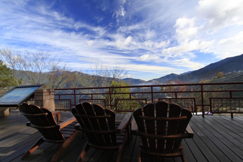 雲頂天宮真的存在!梨山賓館一夜住進群峰之巔,推窗就是雲海仙境