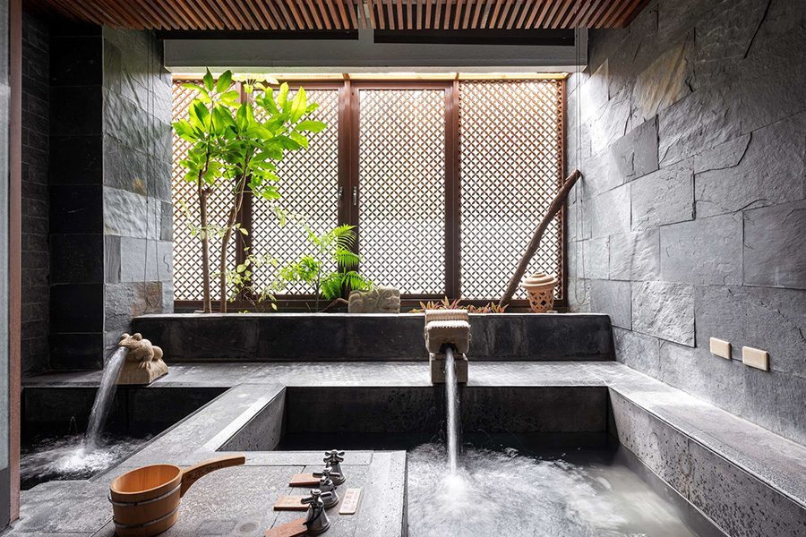 霧裡泡湯、月下聽泉——惠來谷關溫泉會館，藏在山林裡的南洋秘境