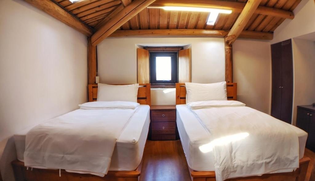 被夕陽染紅的石屋、被海風叫醒的早晨——馬祖最值得住的5間旅宿