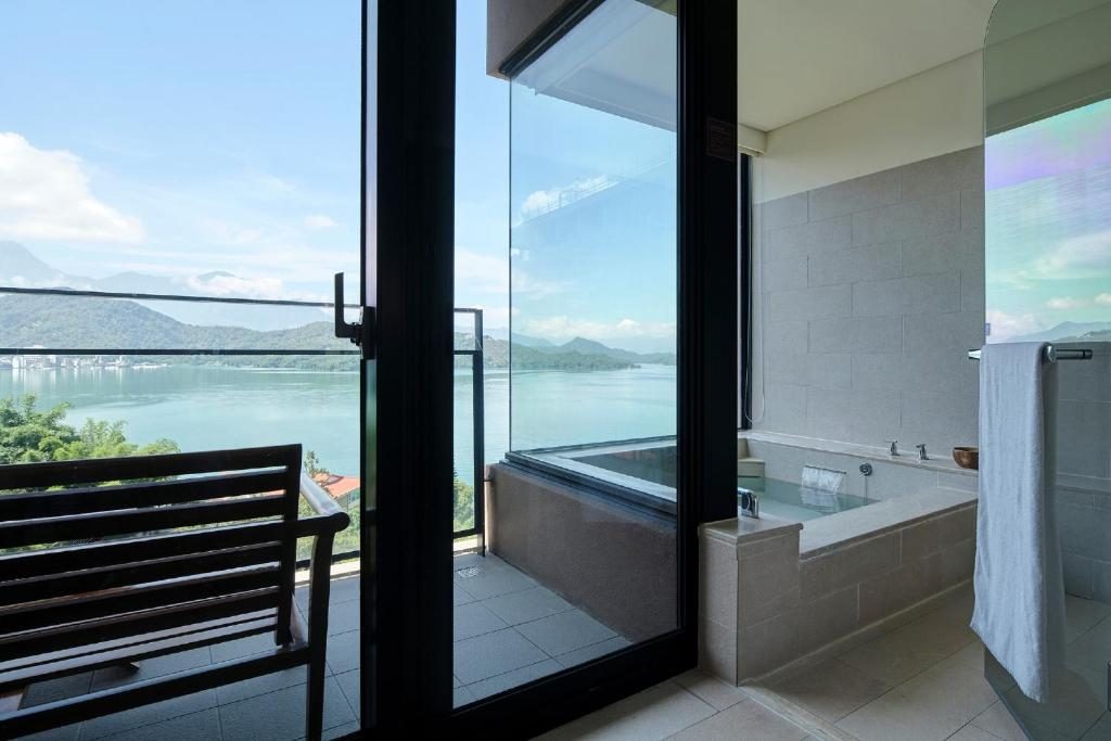 雲品溫泉酒店的湖景房與私人湯池設計，是許多高端旅客的首選